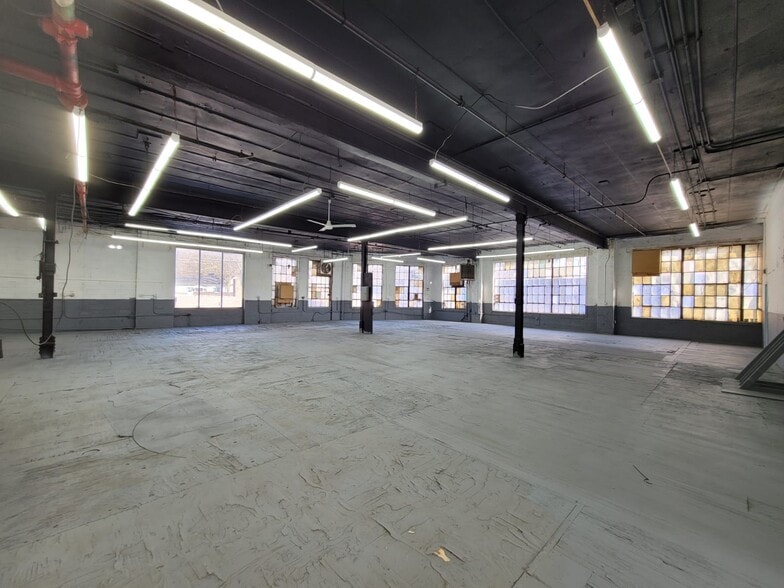 830 Barry St, Bronx, NY for sale - Building Photo - Image 1 of 1