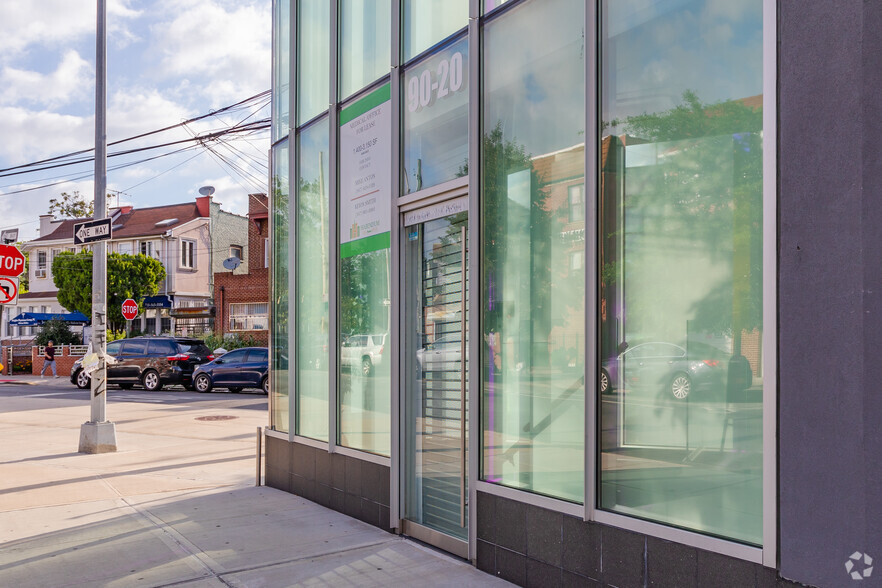 9020 Elmhurst Ave, Jackson Heights, NY for lease - Building Photo - Image 3 of 3