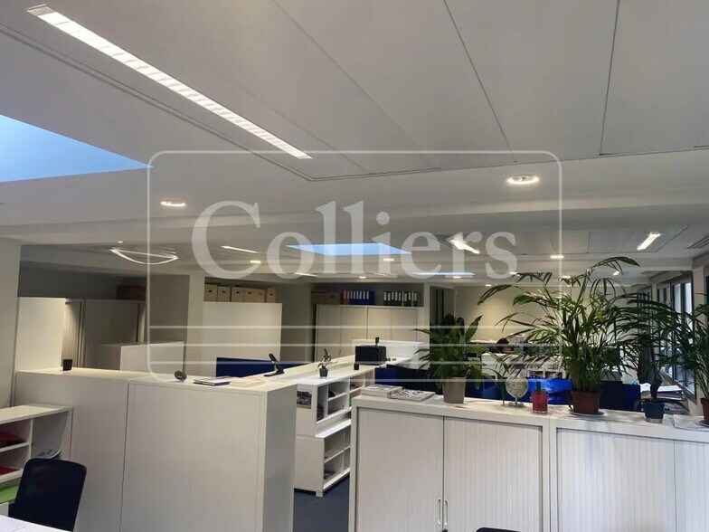 16 Rue De L'Amiral Hamelin, Paris for lease - Interior Photo - Image 3 of 7