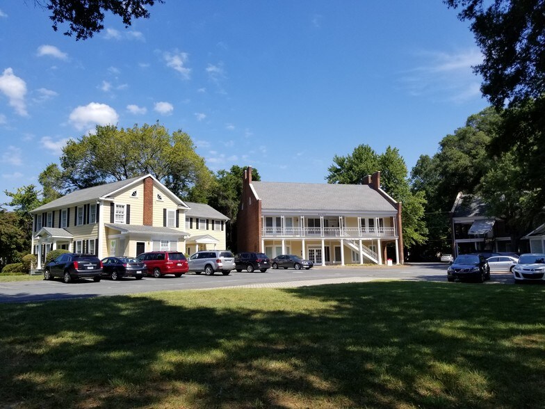 5105 Monroe Rd, Charlotte, NC for lease - 20180831_114245 - Image 1 of 5
