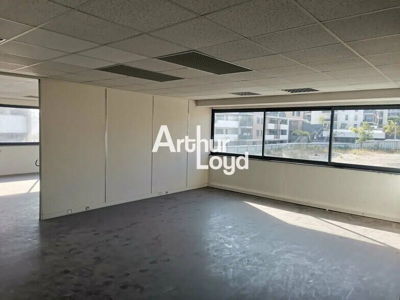 Office in Villeneuve-Loubet for lease - Interior Photo - Image 2 of 8