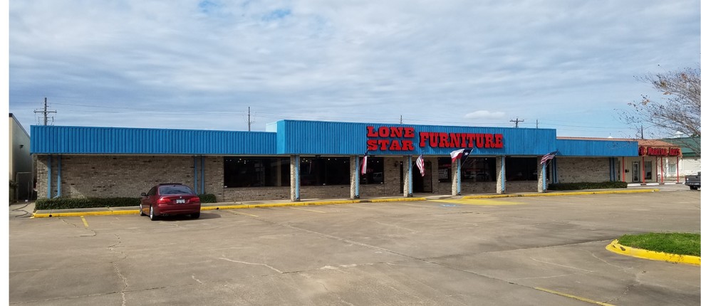 702 Dixie Dr, Clute, TX for sale - Building Photo - Image 1 of 1