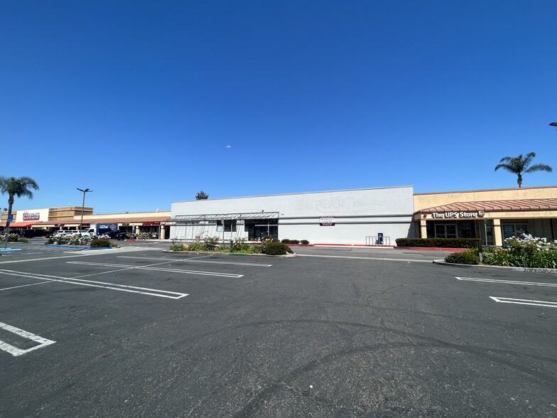 702-944 N Ventura Rd, Oxnard, CA for lease - Building Photo - Image 2 of 3