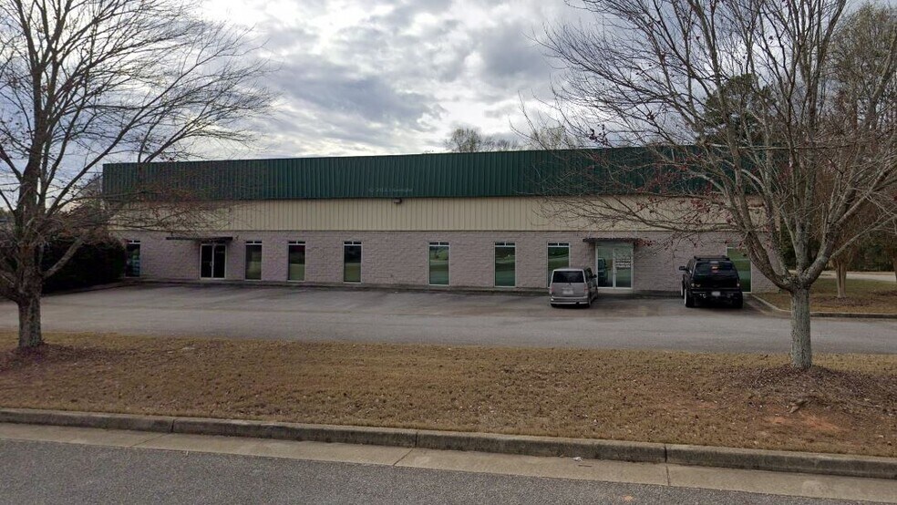 1925 Statham Dr, Statham, GA 30666