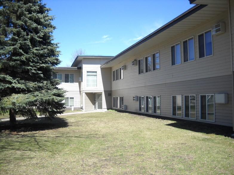 105 Sunnyslope Rd, Morris, MN 56267 Nature's Edge Apartments