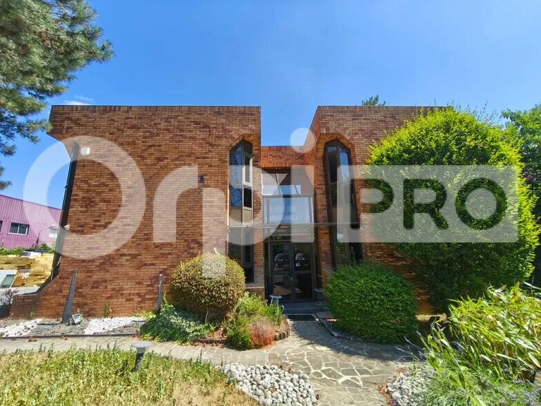 Flex in Boissy-Saint-Léger for sale - Building Photo - Image 1 of 12