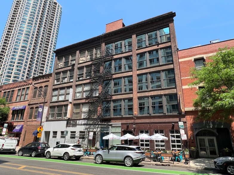 108-110 W Kinzie St, Chicago, IL for lease - Building Photo - Image 1 of 12