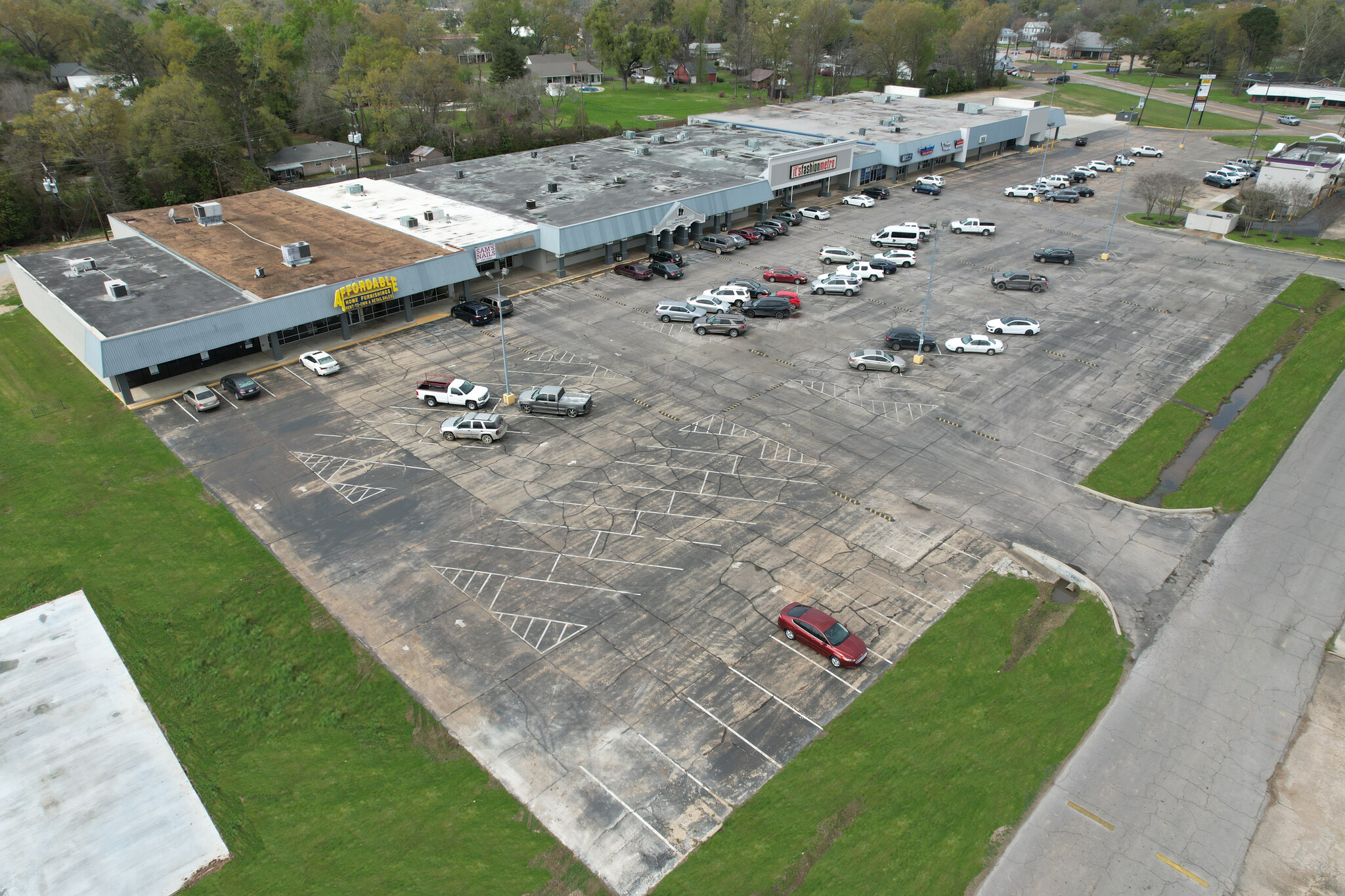 352-363 Moreau St, Marksville, LA for lease Building Photo- Image 1 of 6