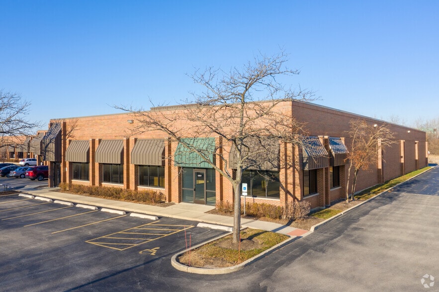 1367-1407 N Barclay Blvd, Buffalo Grove, IL for lease - Building Photo - Image 3 of 6