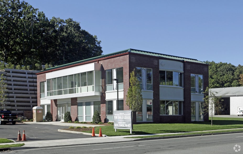 1092 W Jericho Tpke, Commack, NY for lease - Primary Photo - Image 1 of 23