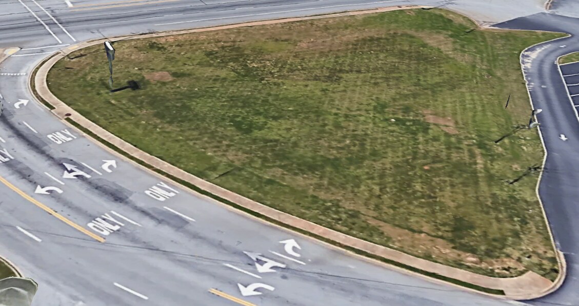 1015 W Wade Hampton Blvd, Greer, SC for sale Primary Photo- Image 1 of 1