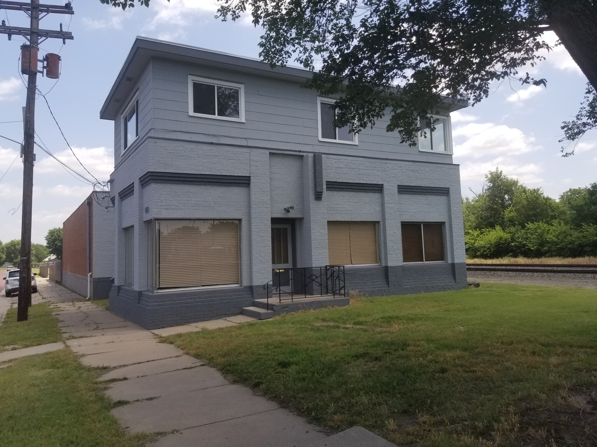 515 E 2nd Ave, Hutchinson, KS for sale Primary Photo- Image 1 of 1