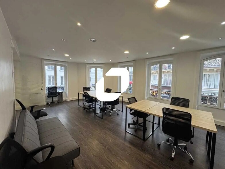Office in Paris for lease - Building Photo - Image 2 of 5