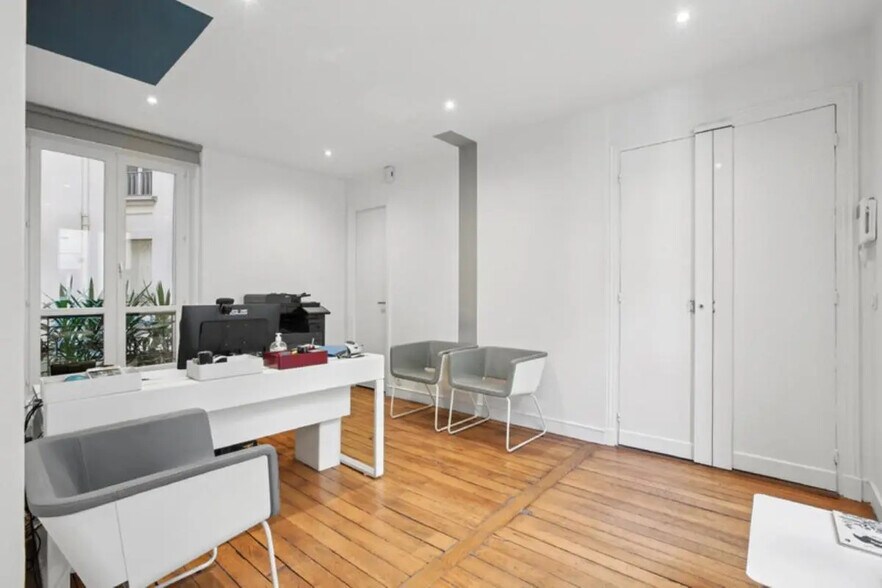Office in Paris for sale - Interior Photo - Image 2 of 12