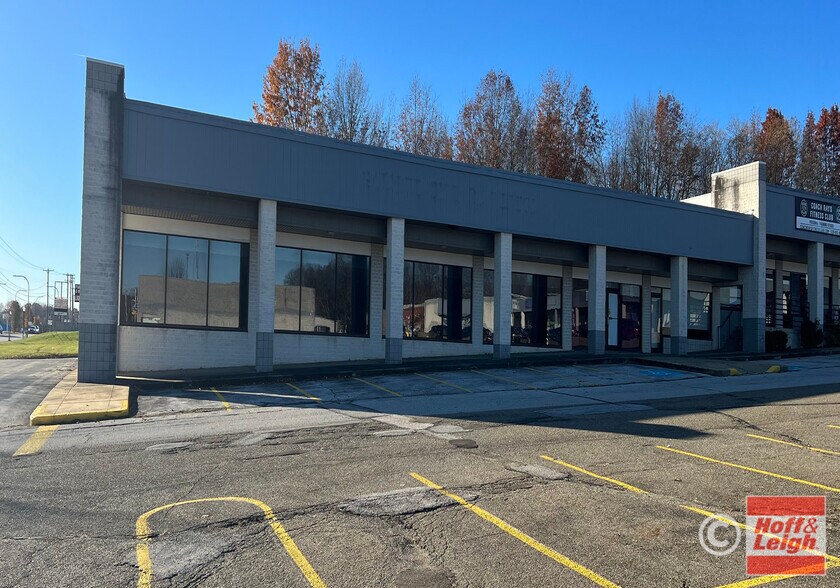 2168-2216 Romig Rd, Akron, OH for lease - Building Photo - Image 2 of 8