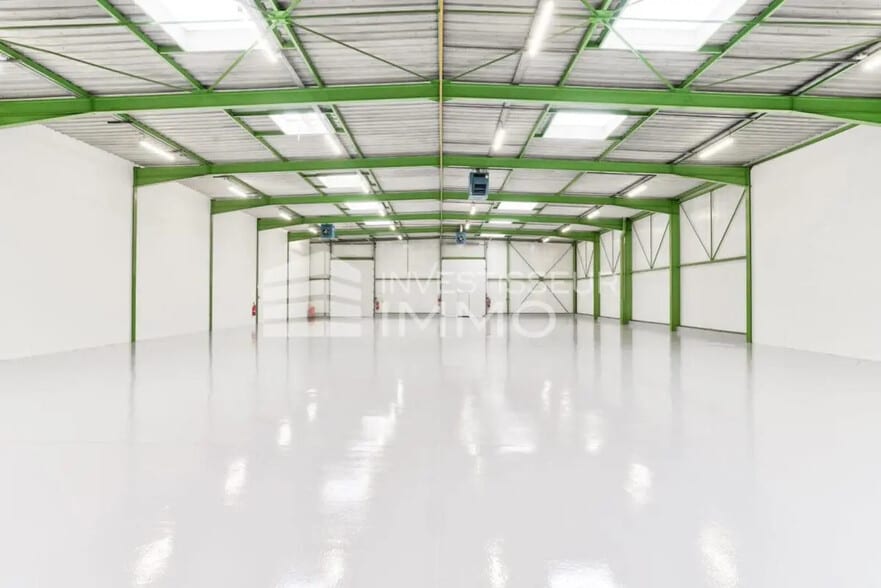 Office in Saint-Thibault-des-Vignes for lease - Interior Photo - Image 3 of 5