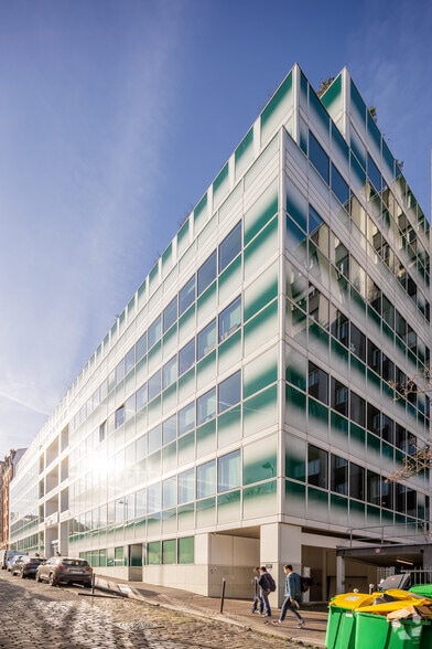 8 Rue Firmin Gillot, Paris for lease - Building Photo - Image 3 of 4