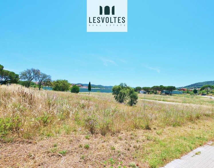 Residencial Mas Borrell portfolio of 5 properties for sale on LoopNet.com - Building Photo - Image 2 of 4