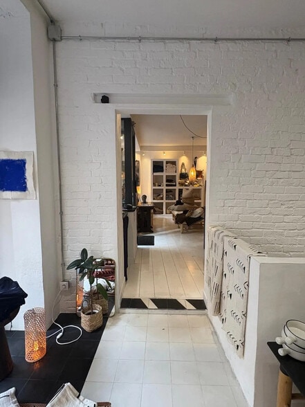 Retail in Paris for lease - Interior Photo - Image 3 of 4