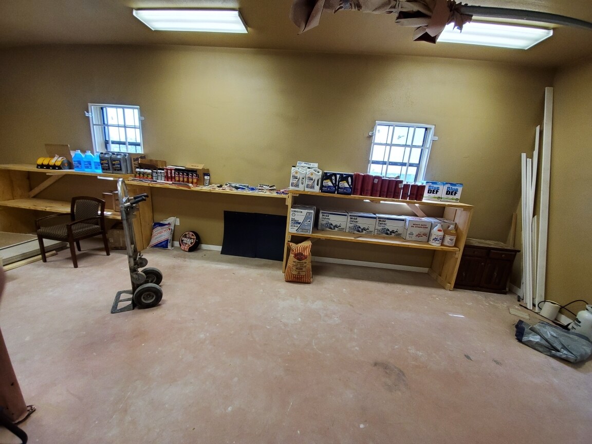 784 Humble Camp Rd, Pleasanton, TX 78064