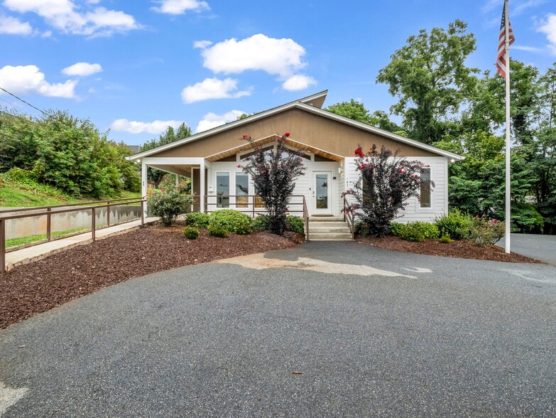 147 E Court St, Rutherfordton, NC for sale - Primary Photo - Image 1 of 43