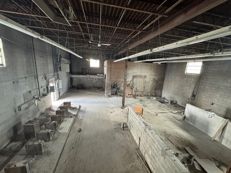 2515 Merrick Rd, Bellmore, NY for sale - Interior Photo - Image 3 of 8