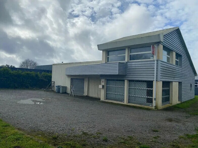Flex in Ergué-Gabéric for lease - Building Photo - Image 1 of 2