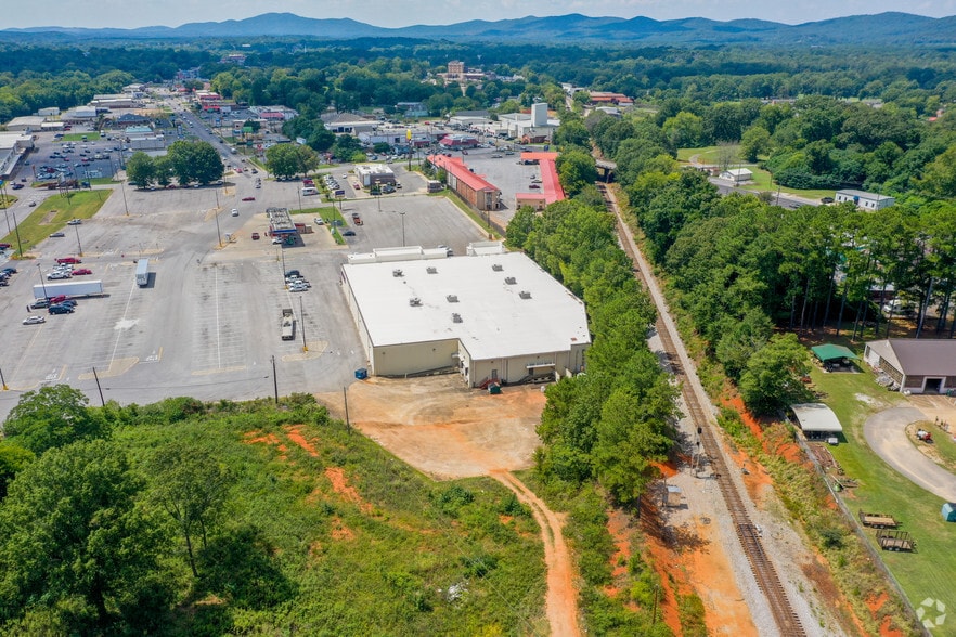 210 Haynes St, Talladega, AL for lease - Building Photo - Image 3 of 8