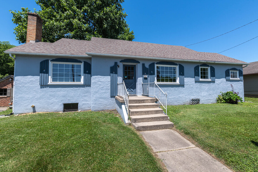 237 S Main St, Waynesville, OH for sale - Building Photo - Image 1 of 1