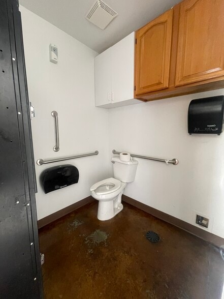 2636 E 11th St, Tulsa, OK for lease - Building Photo - Image 3 of 27