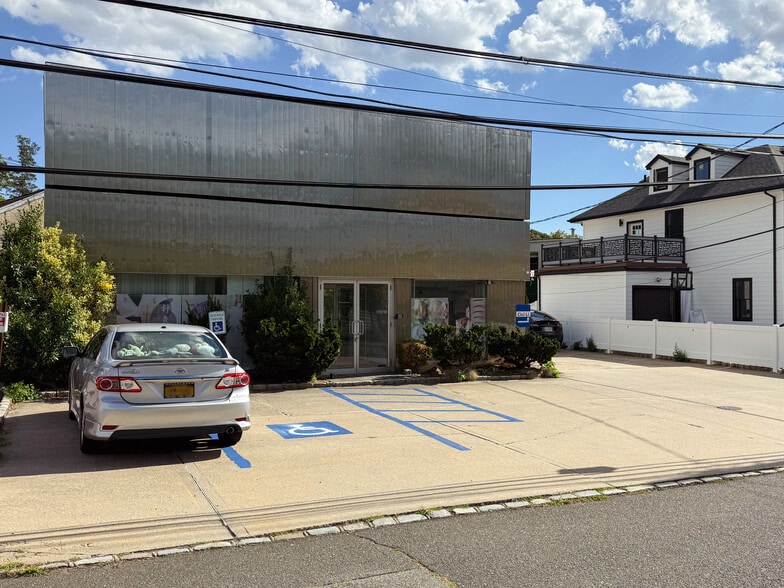 18 Genevieve Pl, Great Neck, NY for lease - Building Photo - Image 3 of 14