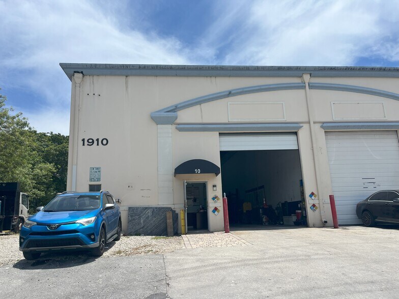 1910 NW 18th St, Pompano Beach, FL for sale - Building Photo - Image 1 of 1