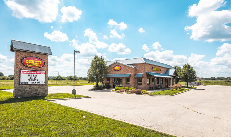 2540 Granite Ln, Lebanon, MO 65536