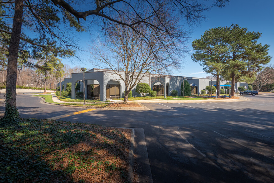 5265-5293 Capital Blvd, Raleigh, NC for lease - Building Photo - Image 1 of 4