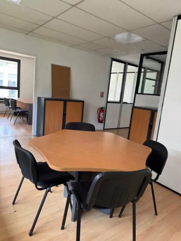 Office in Limas for lease Interior Photo- Image 1 of 6