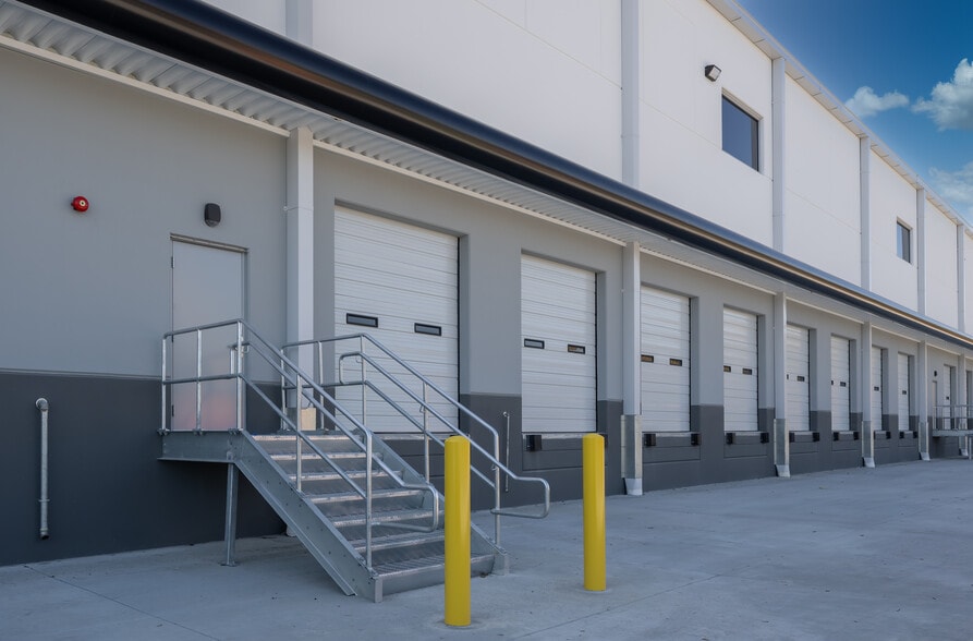 210 Brickyard Rd, Dalton, GA for lease - Building Photo - Image 3 of 7