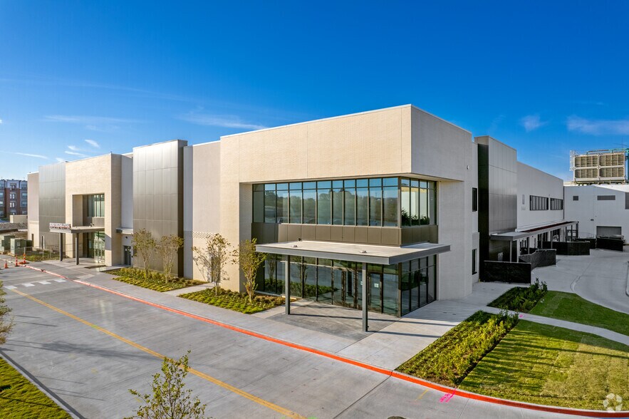 3560 W Camp Wisdom Rd, Dallas, TX 75237