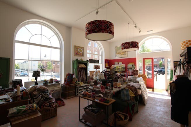 4 Crown Sq, Dorchester for lease Interior Photo- Image 1 of 3