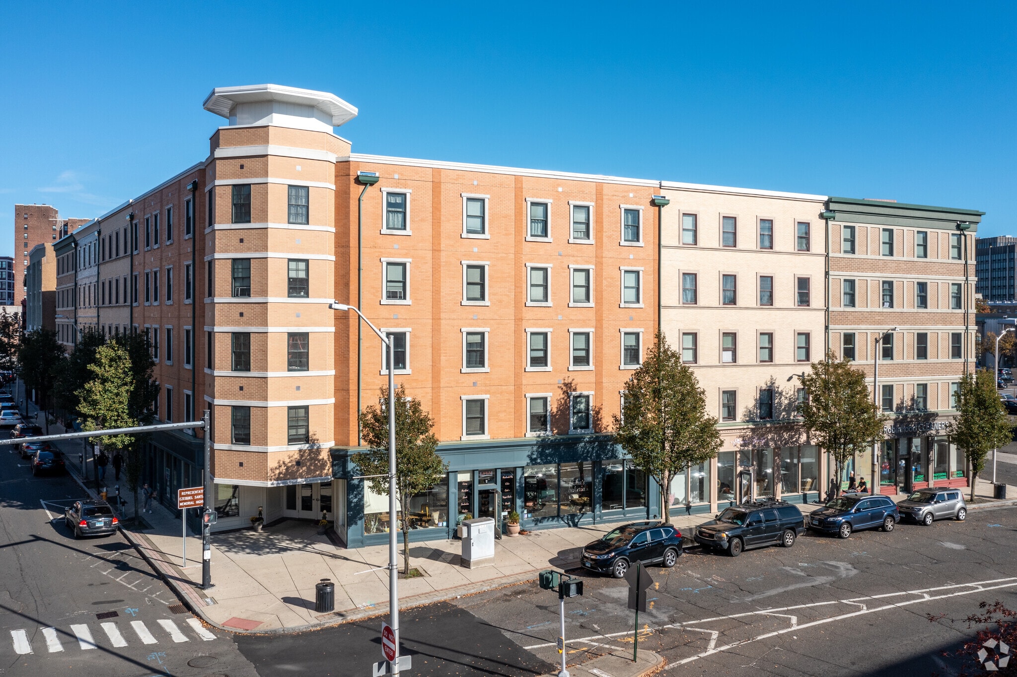 305-323 Fairfield Ave, Bridgeport, CT for lease Building Photo- Image 1 of 19