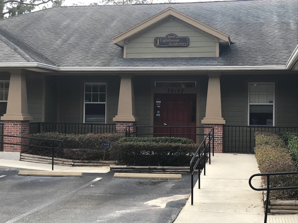 2914029144 Chapel Park Dr, Zephyrhills, FL 33543