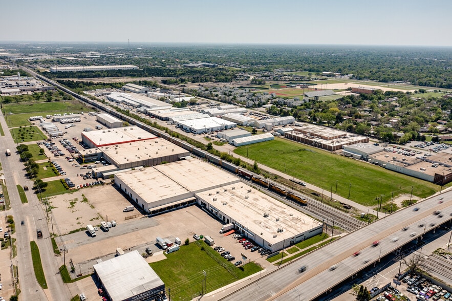 4520 S Buckner Blvd, Dallas, TX for lease - Building Photo - Image 3 of 11