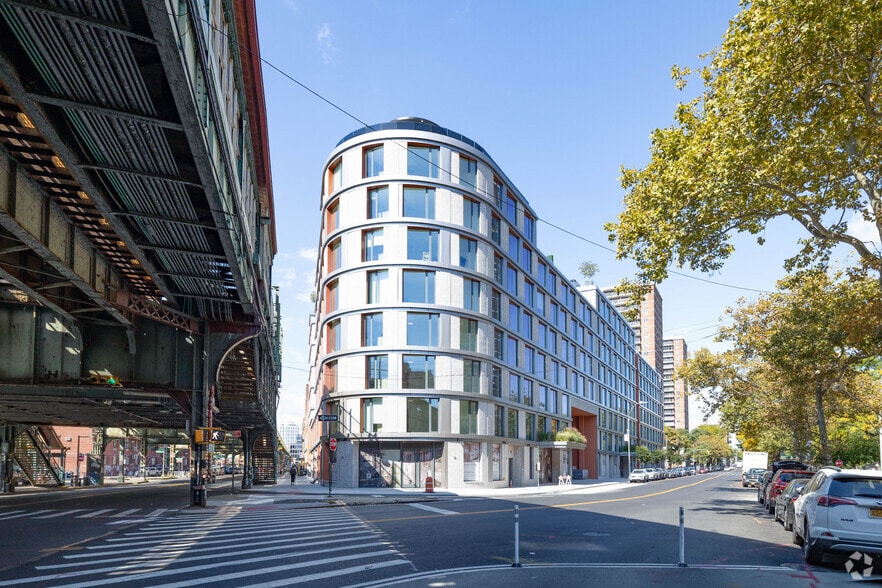 555 Broadway, Brooklyn, NY for lease - Primary Photo - Image 1 of 17