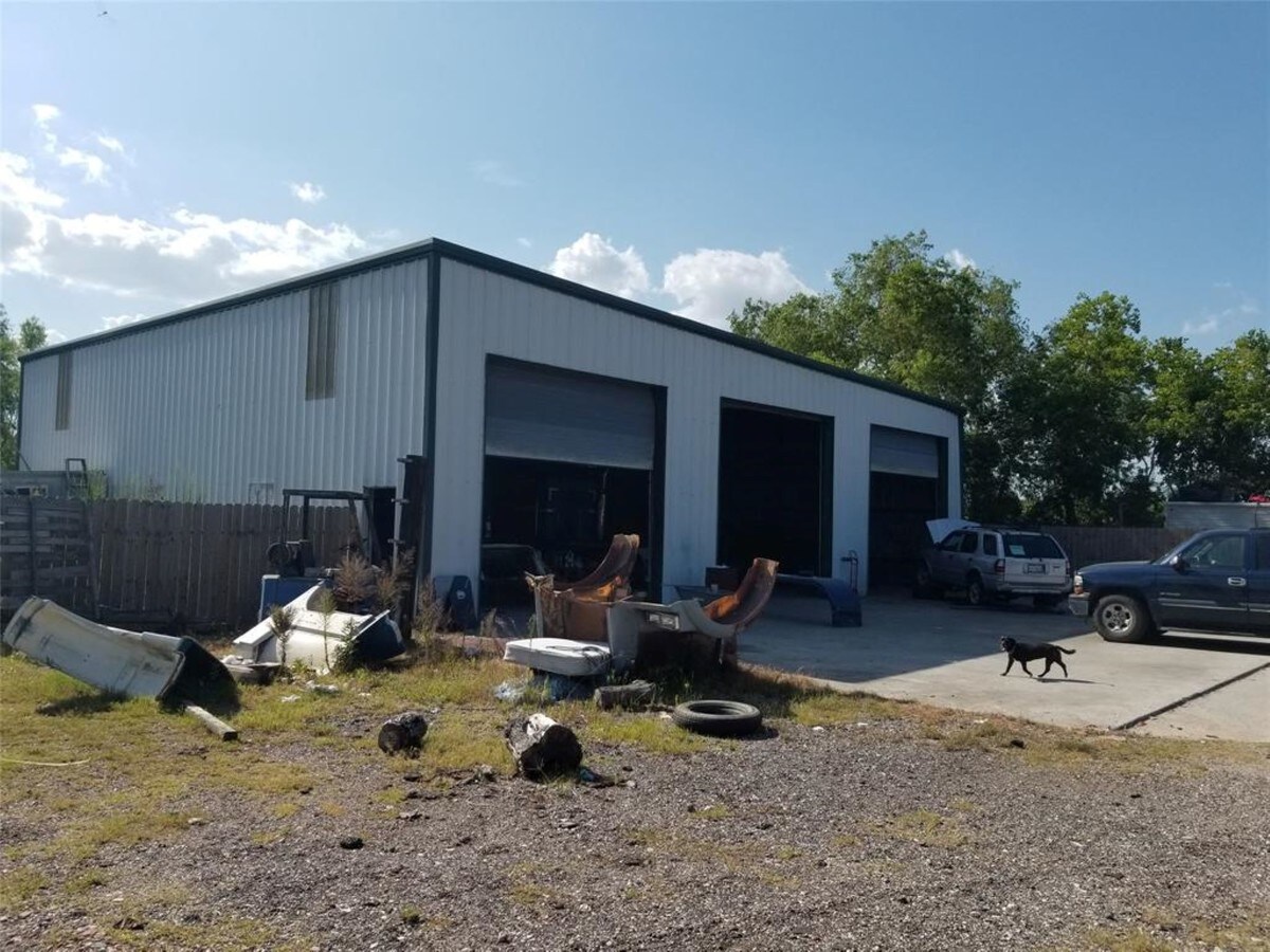 9747 Pineland Rd, Houston, TX 77044