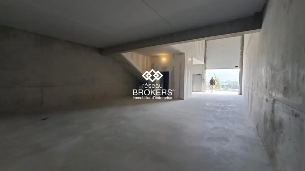 Industrial in Poisy for lease - Interior Photo - Image 1 of 16