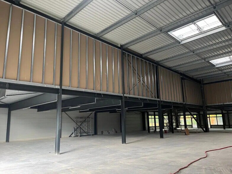 17 Avenue Des Louvresses, Gennevilliers for lease - Building Photo - Image 3 of 18