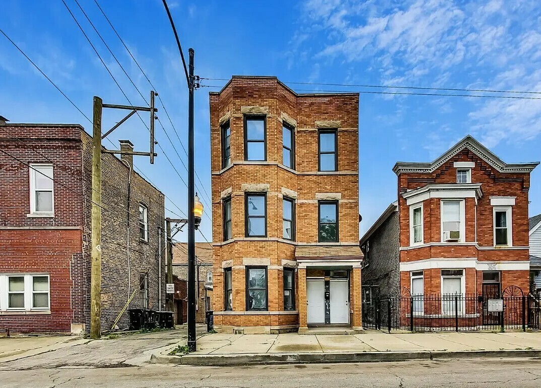 2213 W 23rd Pl, Chicago, IL for sale Building Photo- Image 1 of 8