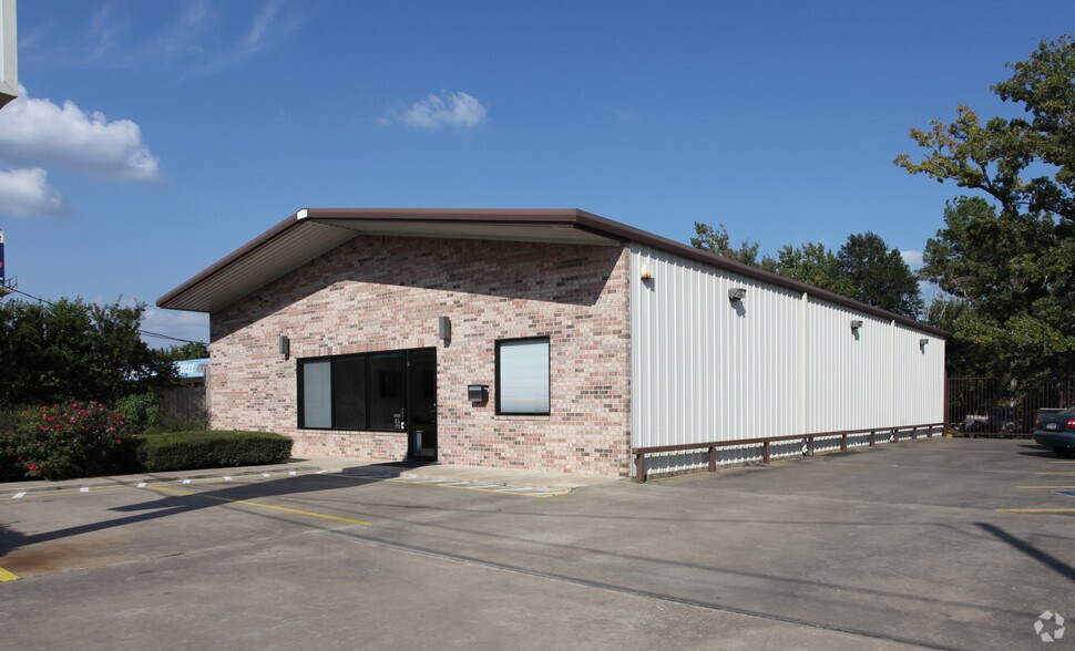 2212 N Frazier St, Conroe, TX for sale - Building Photo - Image 1 of 1
