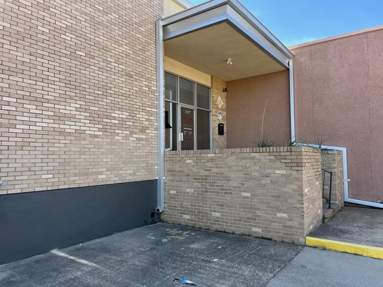 2624 Andjon Dr, Dallas, TX for lease - Building Photo - Image 1 of 10