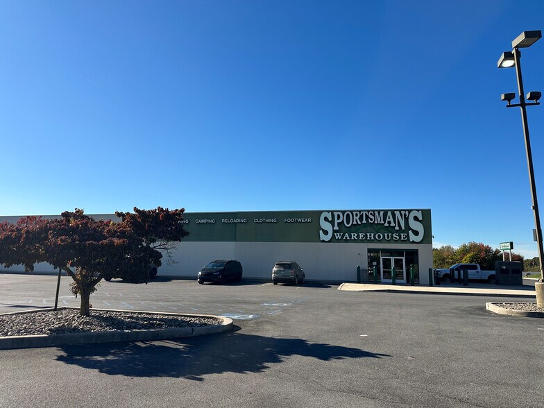 3285 Black Gap Rd, Chambersburg, PA for sale - Building Photo - Image 1 of 5