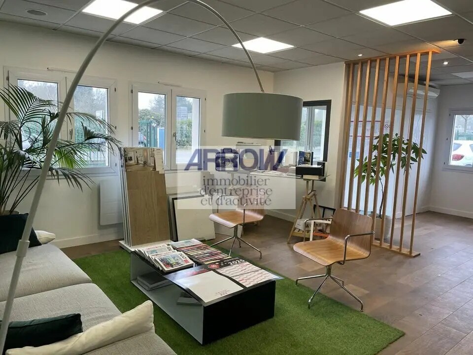 Flex in Treillières for lease Interior Photo- Image 1 of 5